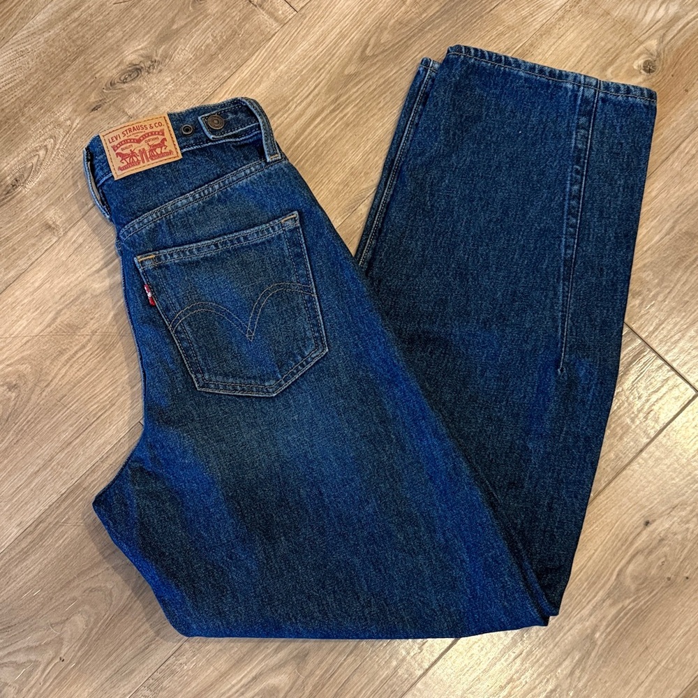 Levi's women’s Indigo cinch barrel jeans brand new